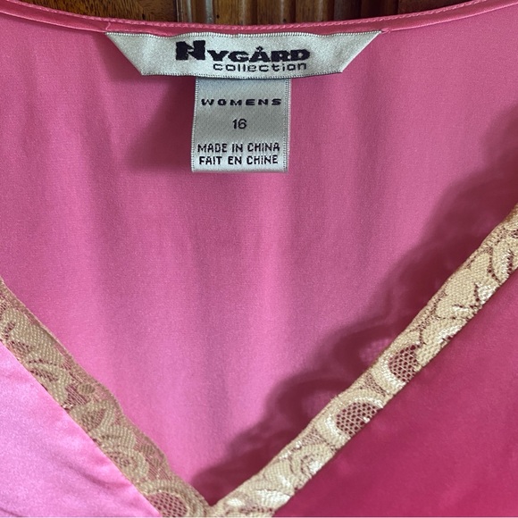 🥳3 for $20🥳 Pink Lace Trim Women's Top - Picture 2 of 9